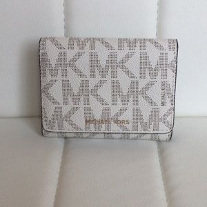 NWT Michael Kors Liane Vanilla SM Billfold